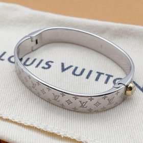 【国内発送/直営店】ギフトに最適★Louis Vuitton カフ ナノグラム ブレスレッド 3色  （2個） photo review